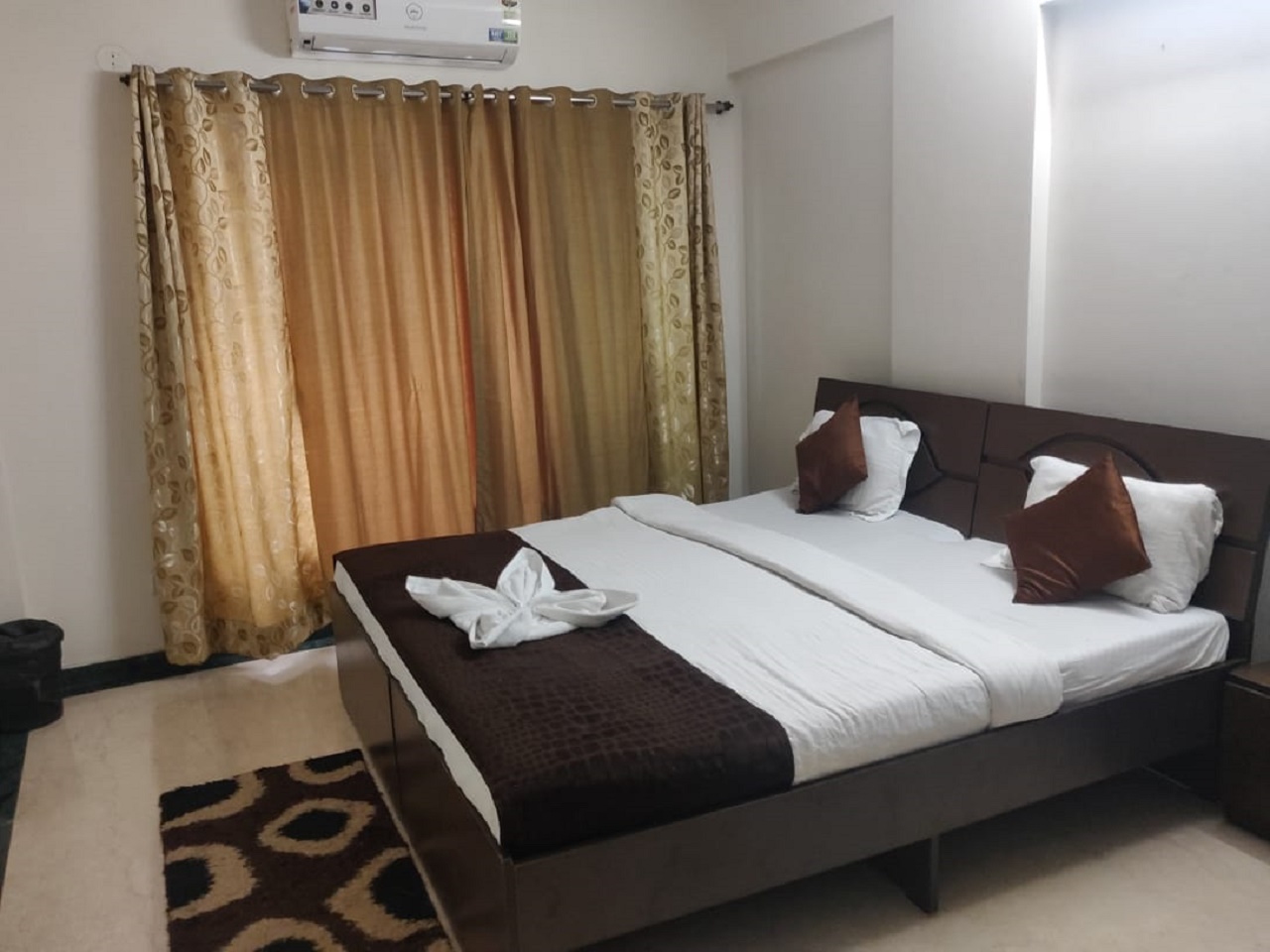 best long stay apartments near IIT Powai lake Hiranandani